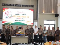 Kapolres Rohil Beri Kejutan ke Kajari, Pererat Sinergitas di HUT Kejaksaan ke-81