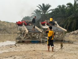 Dua Rakit PETI di Desa Kebun Lado Dimusnahkan Polsek Singingi