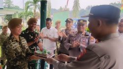 Soliditas TNI-Polri, Kapolsek Bina Widya Sambangi Markas Baterai A