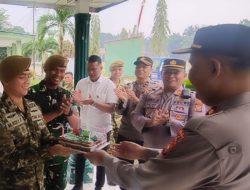 Soliditas TNI-Polri, Kapolsek Bina Widya Sambangi Markas Baterai A