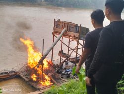 Cek Informasi PETI, Polsek Pangean Temukan Rakit di Sungai Kuantan Desa Padang Tanggung