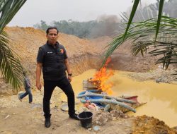 Dua Rakit PETI di Sungai Jambu Jalur Patah Dimusnahkan Polsek Benai