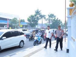 Hari Pertama Jabat, Kapolresta Pekanbaru Turun ke Jalan Atur Lalu Lintas