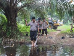 Sambut HUT ke-75 Humas Polri, Polres Dumai Salurkan Sembako di Sungai Sembilan