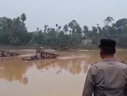 Respon Laporan 110, Polsek Cerenti Temukan 6 Rakit PETI di Sungai Kuantan